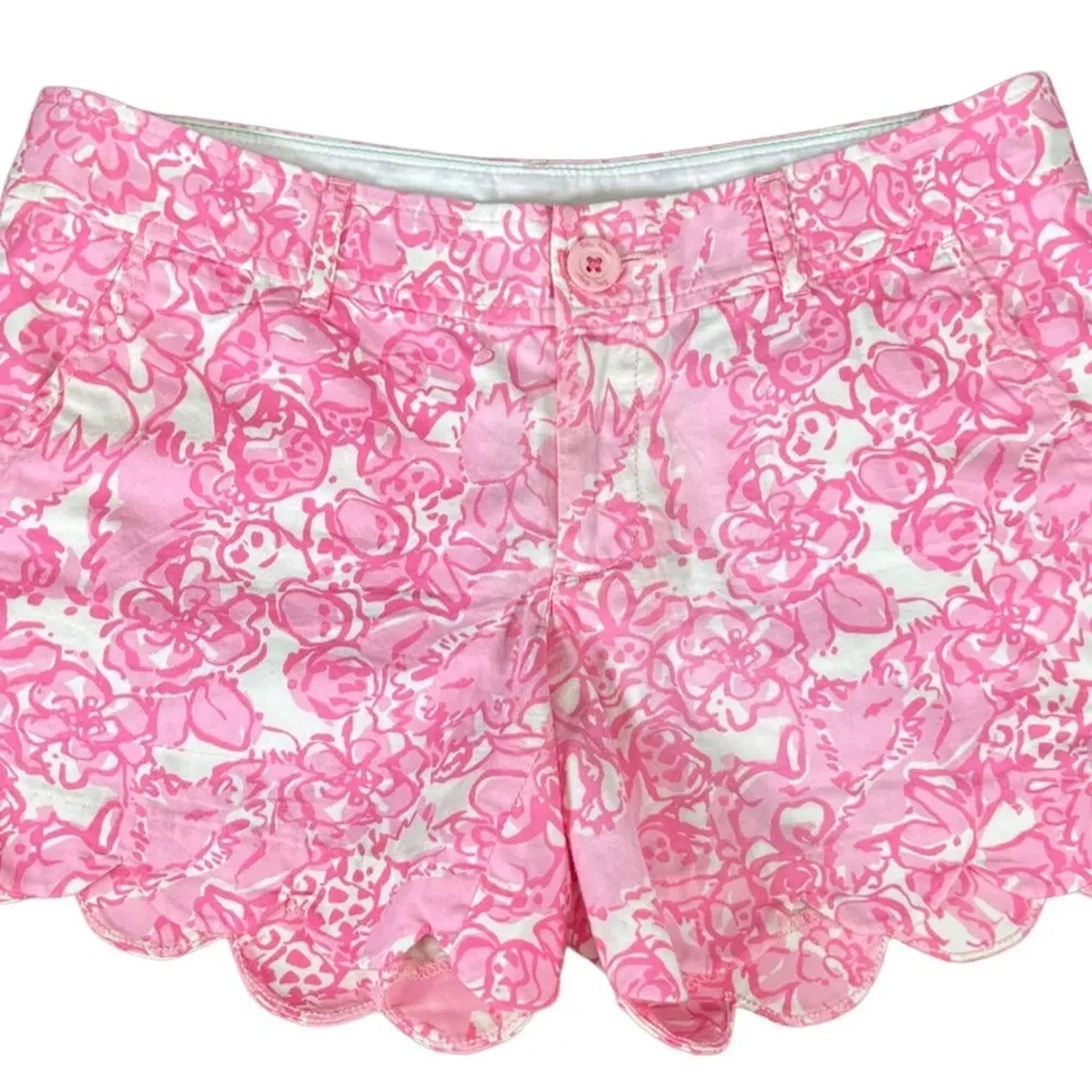 Lilly Pulitzer Buttercup Short in She’s A Fox Print - Picture 2 of 5